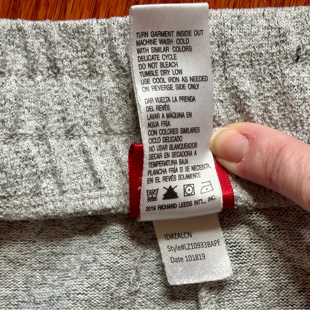 Peanuts- Gray Pajama sweatshirt & pants Set women’s, size XL - Picture 7 of 13